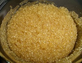 混床樹(shù)脂就是把一定比例的陽(yáng)、陰離子交換樹(shù)脂混合裝填于同一交換裝置中，對(duì)流體中的離子進(jìn)行交換、脫除。